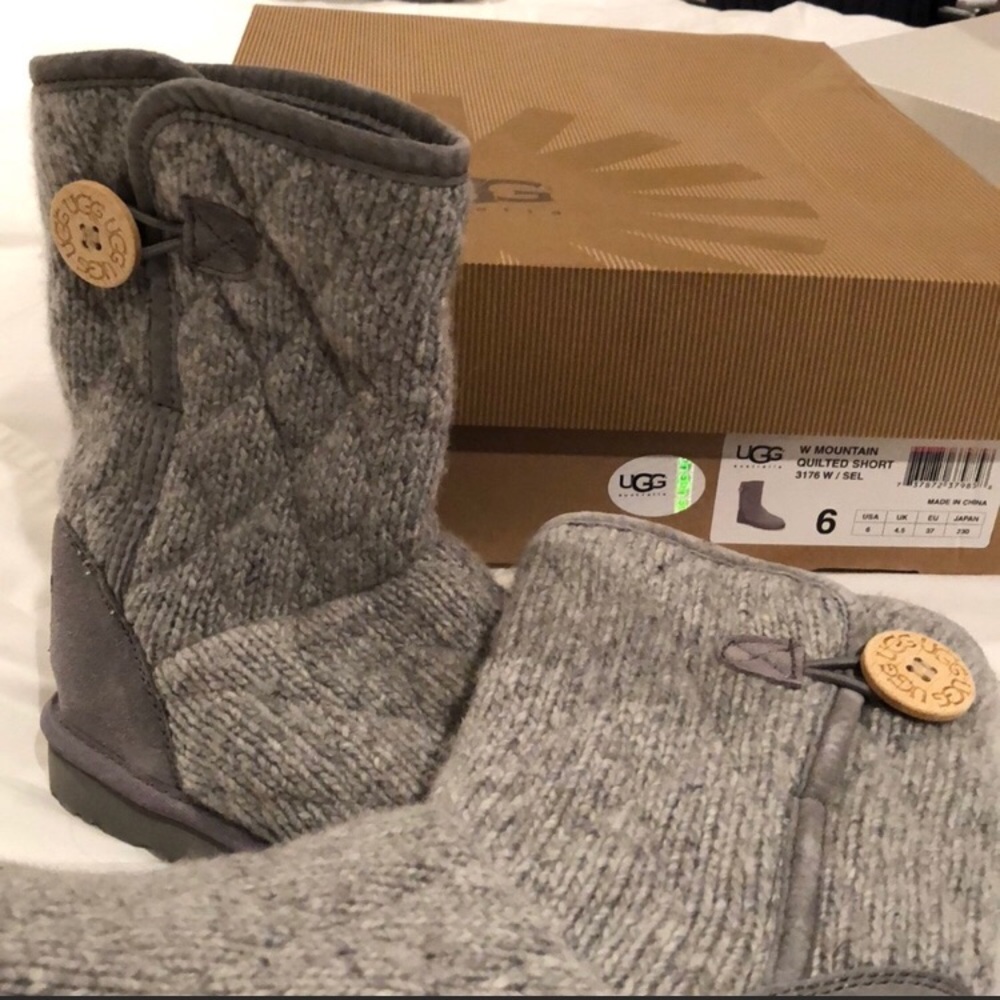 Ugg size 6. Light grey.